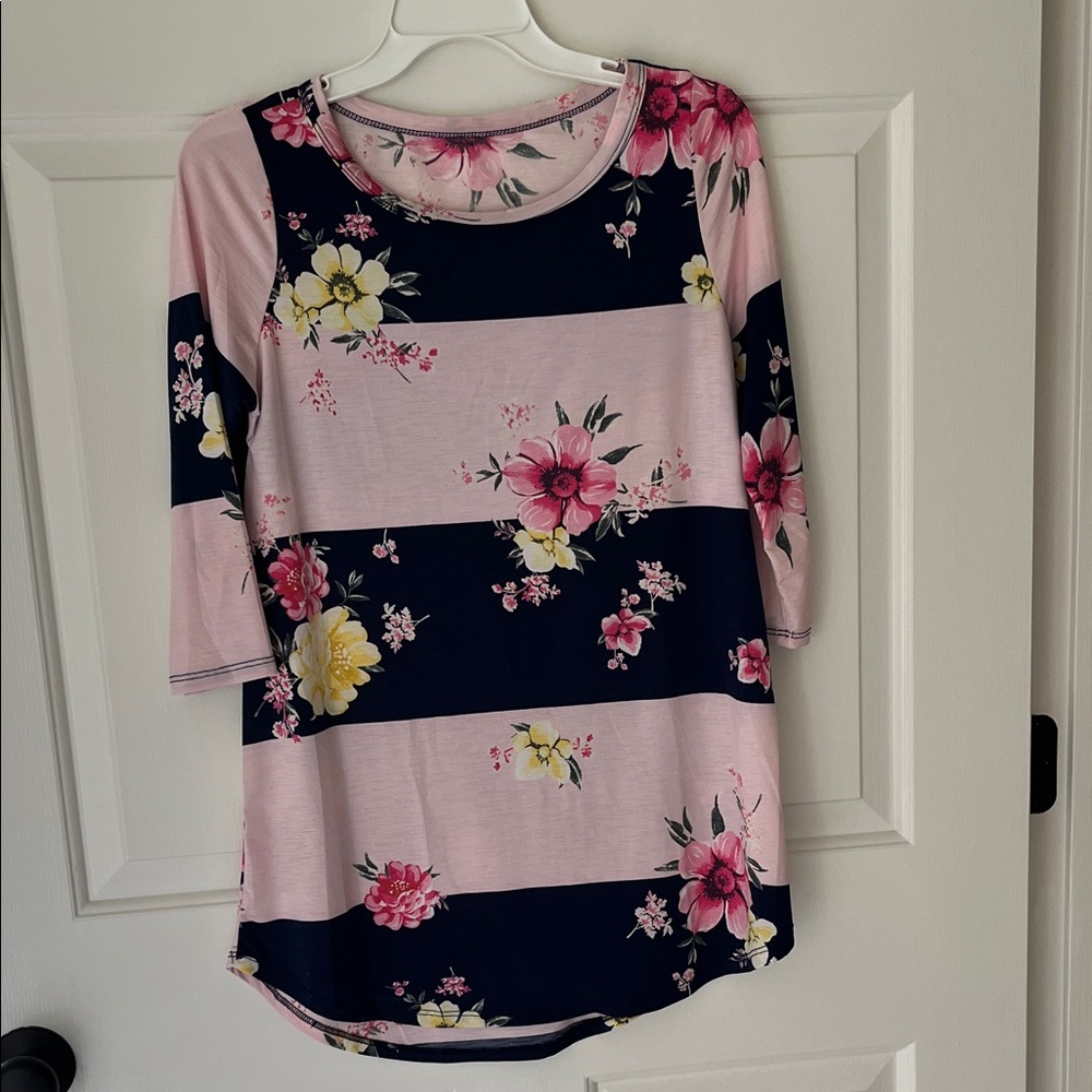 Floral Striped Tunic Top 3 qtr Sleeve Great Condition